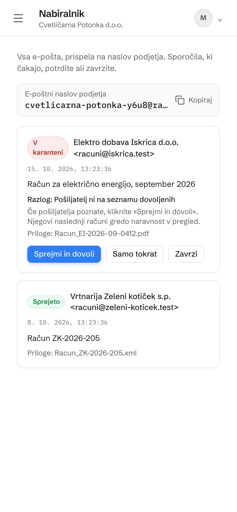 Nabiralnik demo podjetja na telefonu. Naslov podjetja z gumbom Kopiraj.