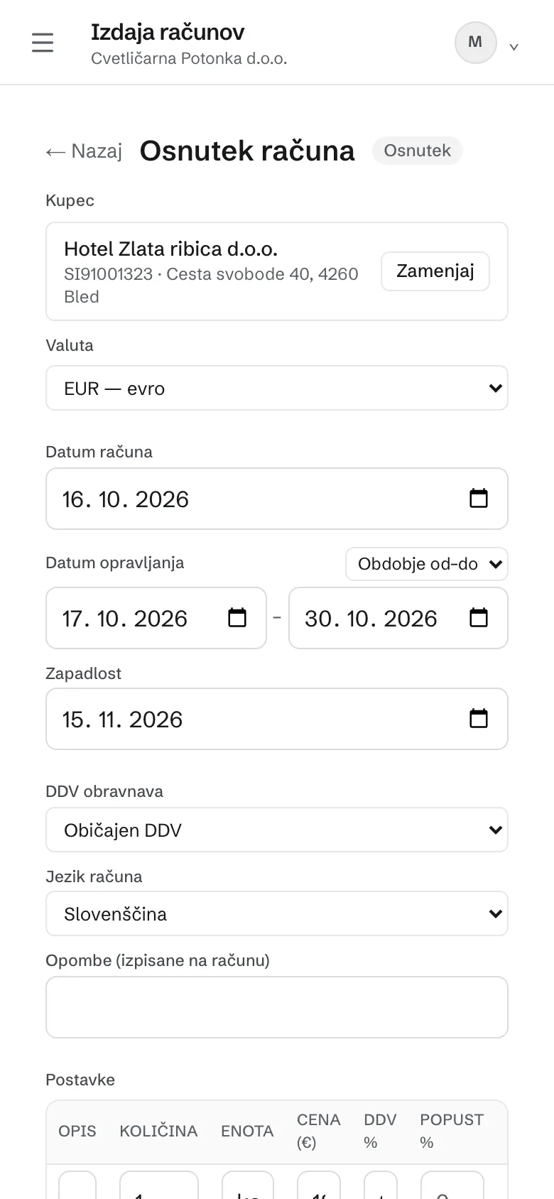 Osnutek računa na telefonu. Polja so ena pod drugo, tabela postavk se pomika vodoravno.
