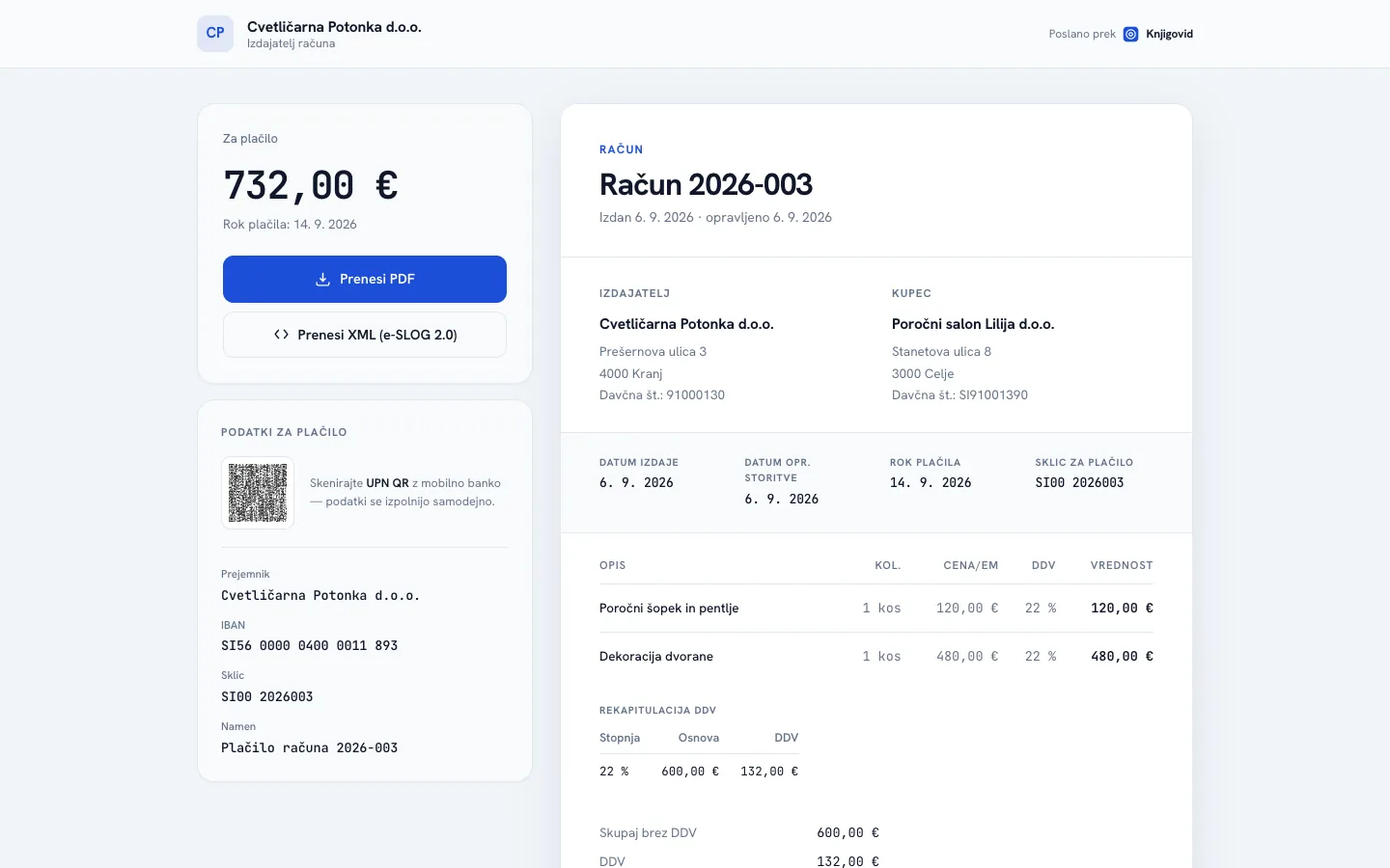 Spletna stran izdanega računa demo podjetja. Levo kartica z zneskom za plačilo, UPN QR kodo in podatki za plačilo, desno račun s postavkami in rekapitulacijo DDV.