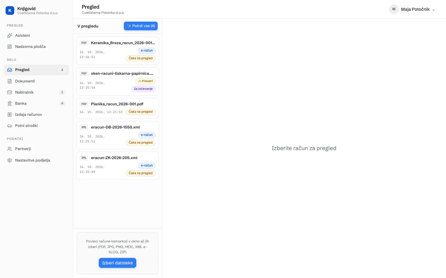 Stran Pregled v demo podjetju. Levo seznam računov v pregledu, pod njim polje za nalaganje z gumbom Izberi datoteke.
